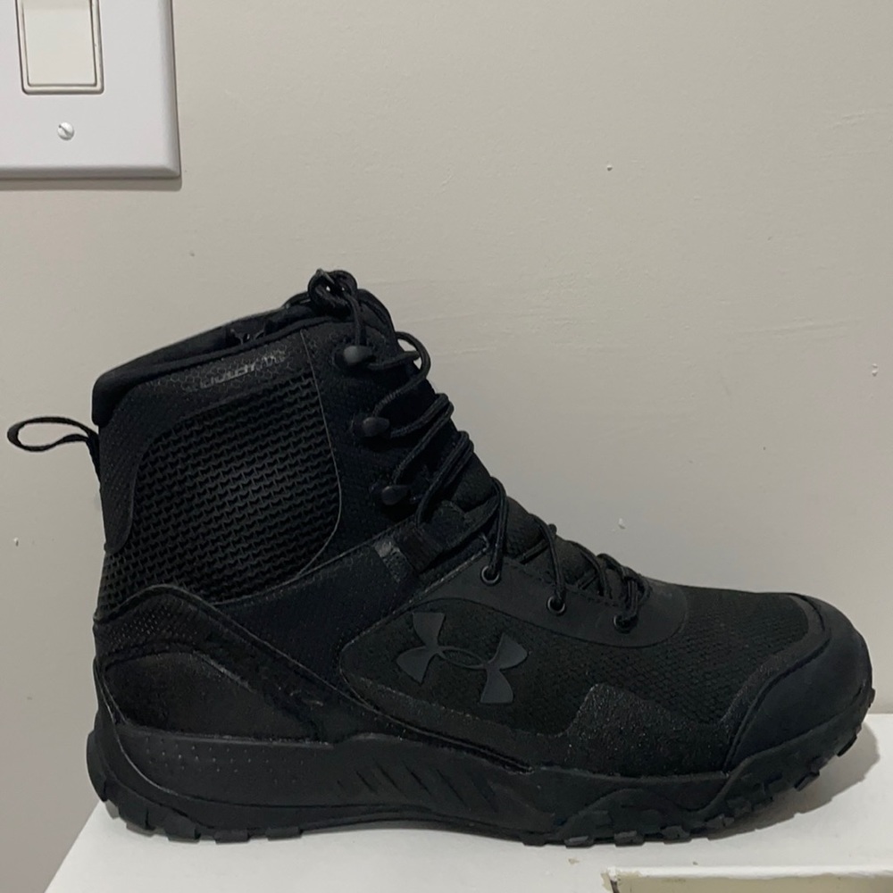 Under armour men’s sneaker boot size 11 black
